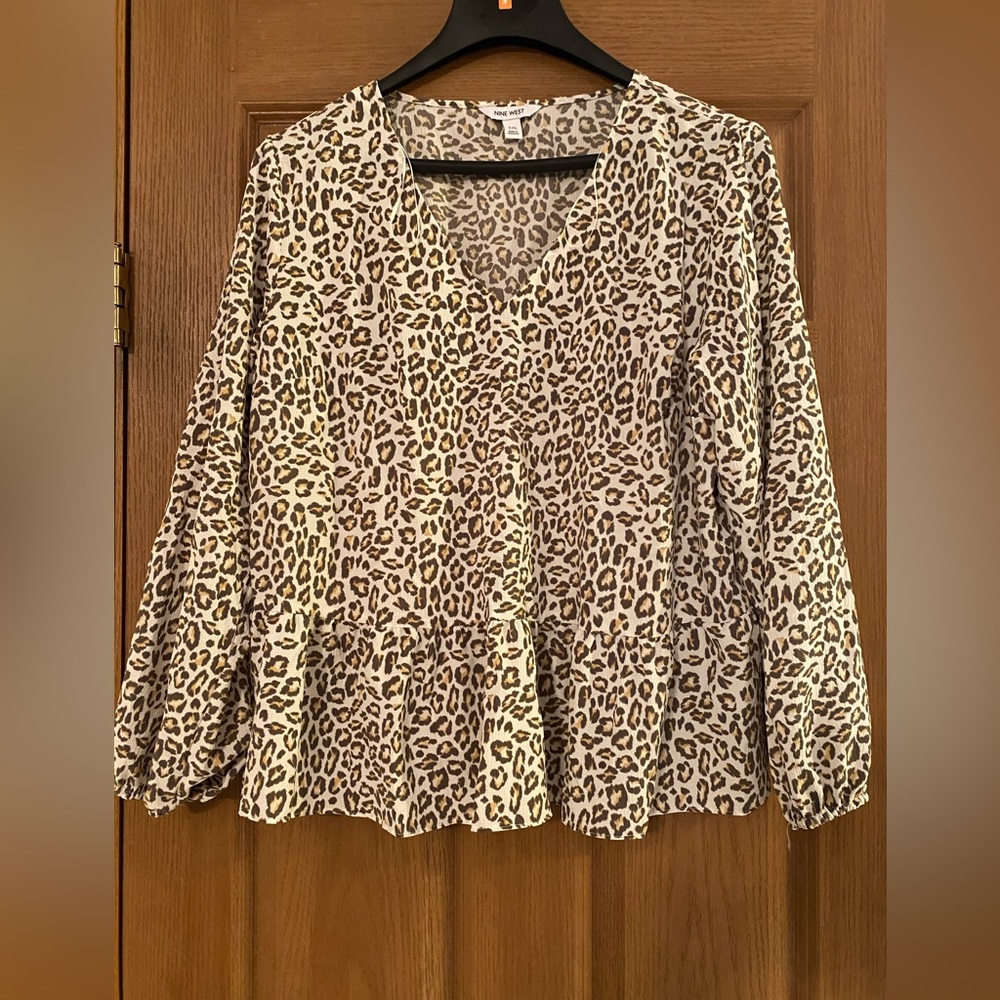 Nine West women’s leopard print top
